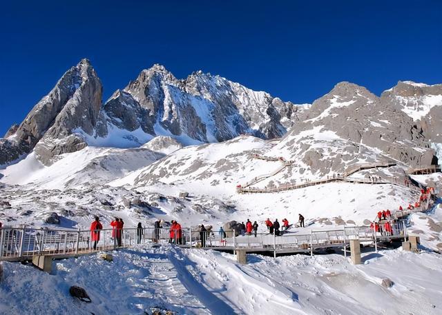 麗江有名旅游景點-春節(jié)期間到麗江旅游，麗江古城附近有哪些景點？